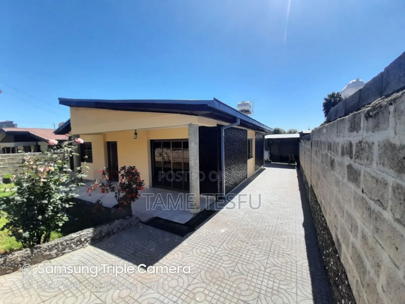 3bdrm Villa in ሀያት 300ካሬ, Bole for sale