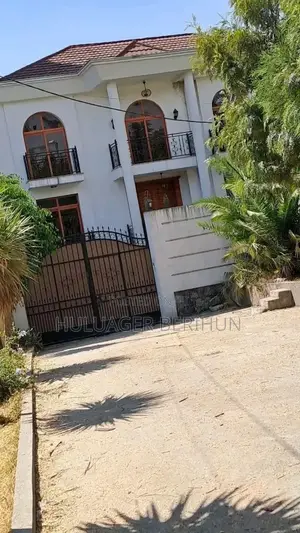 Furnished 6bdrm Villa in Bole for sale