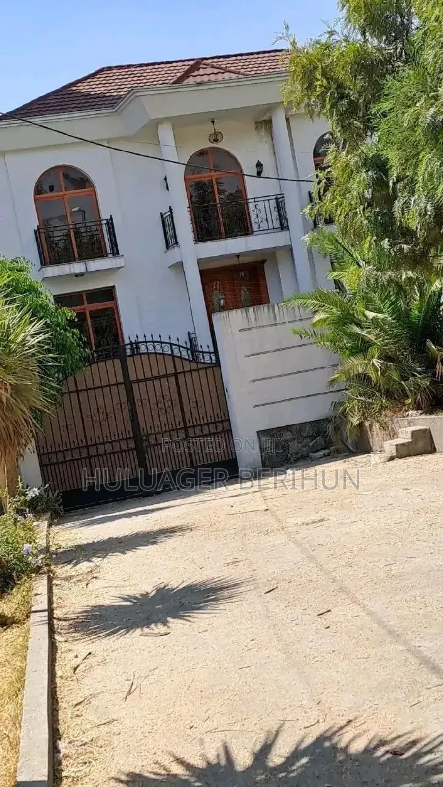 Furnished 6bdrm Villa in Bole for sale
