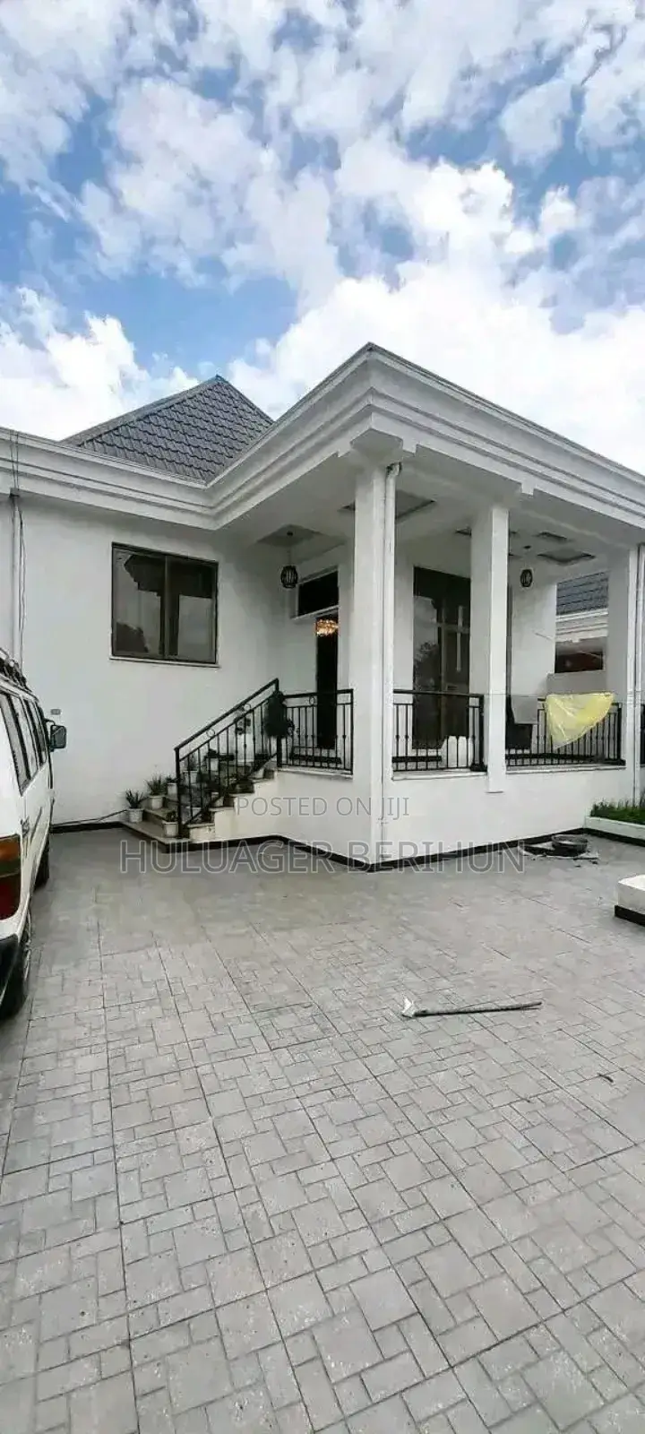 Furnished 4bdrm Villa in Bole for sale