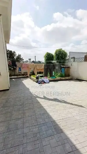 Furnished 4bdrm Villa in Bole for sale