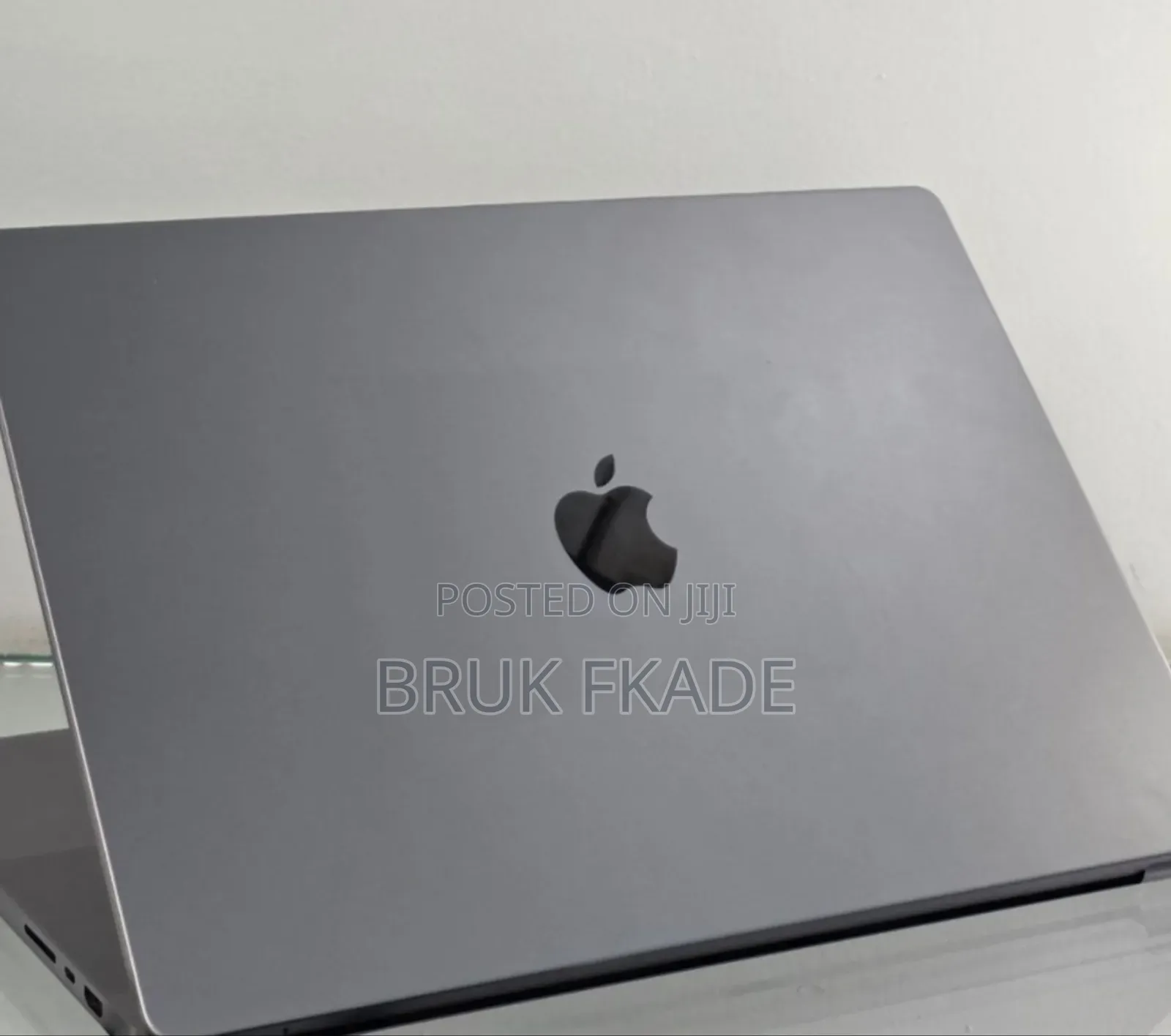 New Laptop Apple MacBook Pro 2023 M2 16GB Apple M2 SSD 512GB