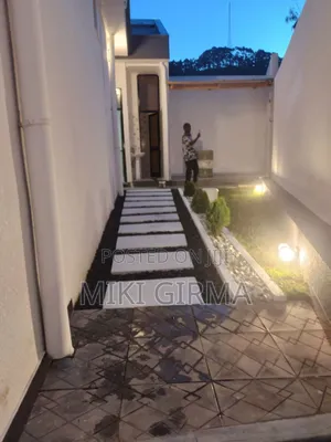 4bdrm Villa in አያት, Bole for sale