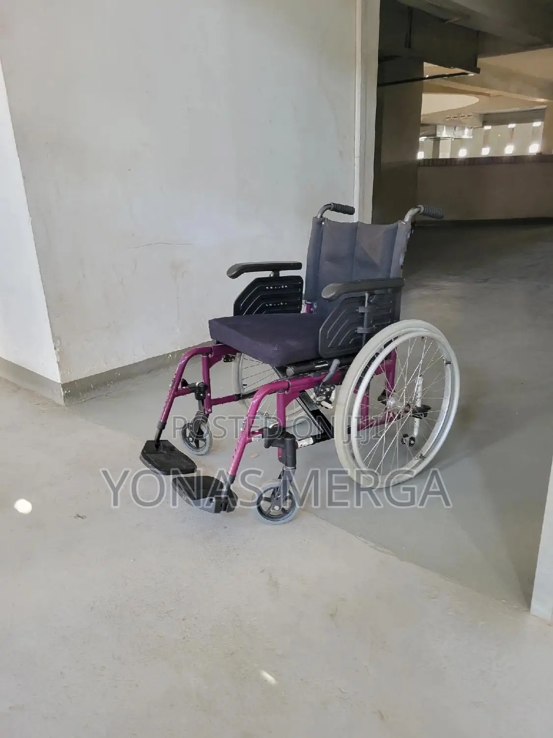 Used Type: A Manual Wheelchair Suitable for Homecare or Hospital Use.