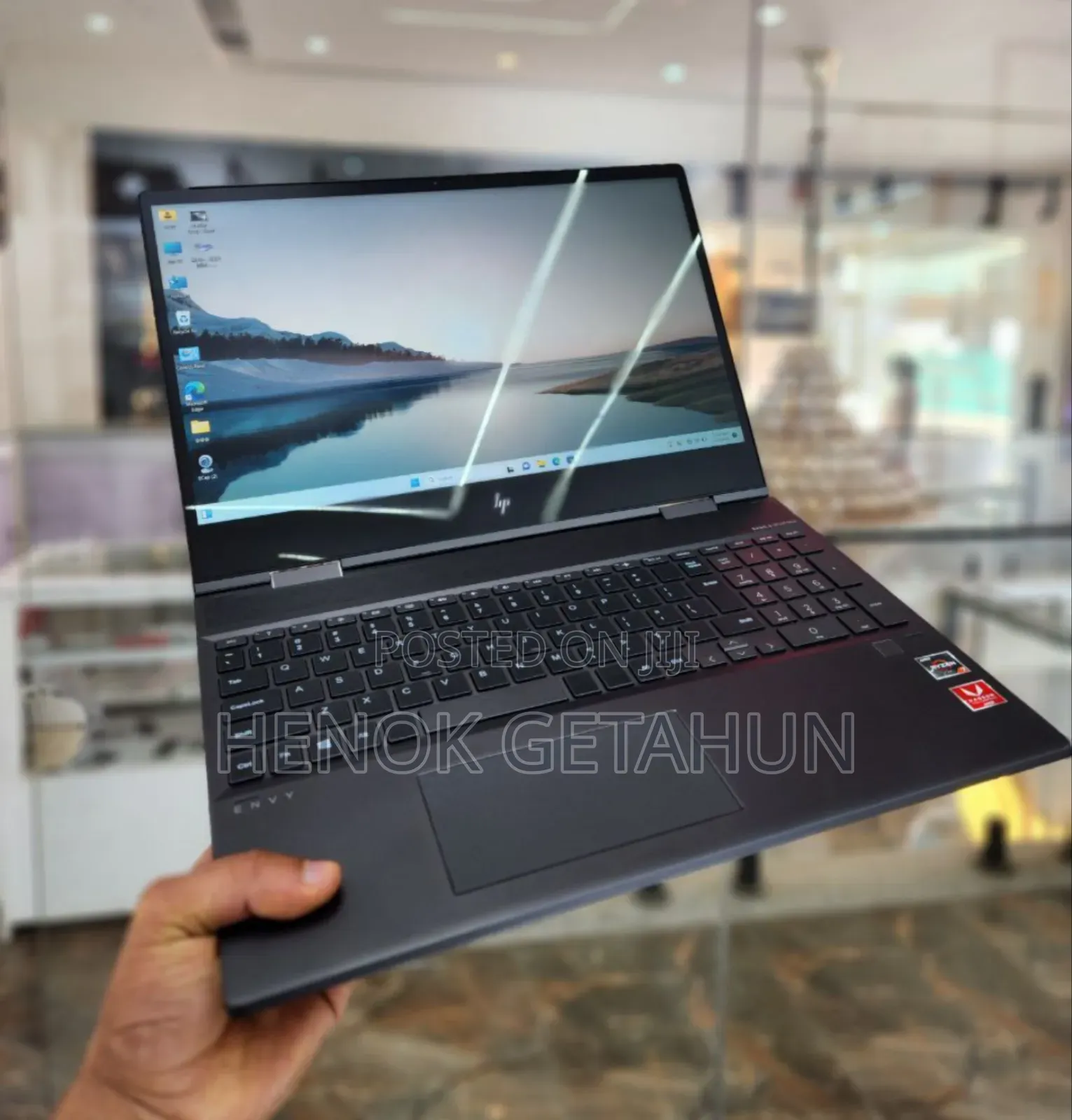 New Laptop HP Envy X360 8GB AMD Ryzen 7 SSD 256GB