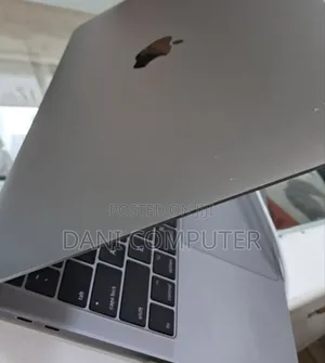 New Laptop Apple MacBook Pro 2017 16GB Intel Core i5 SSD 256GB