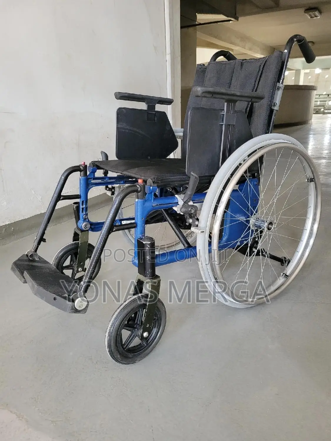 Normal Wheelchair亨卌large Rear Wheels Facilitate Efficient//Wheelchair