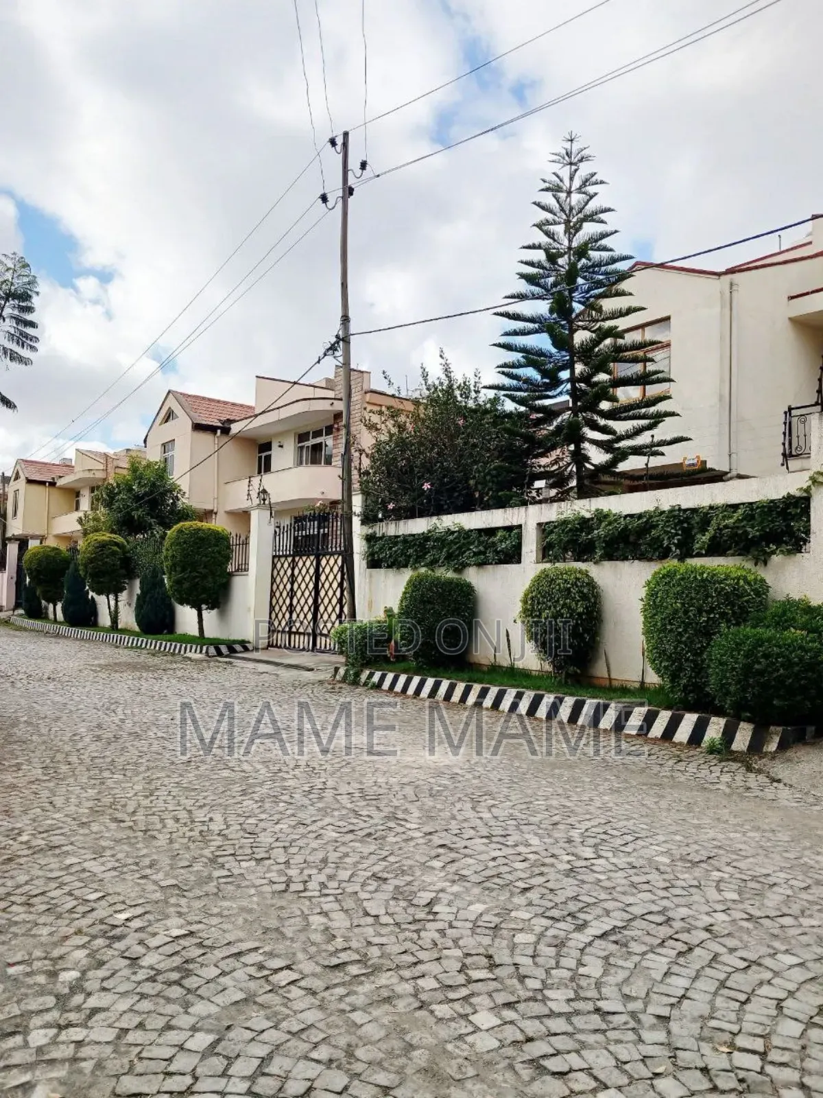 6bdrm House in Addis Abeba, Bole for sale