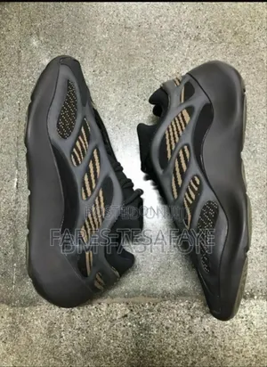 Yeezy 700 Adidas