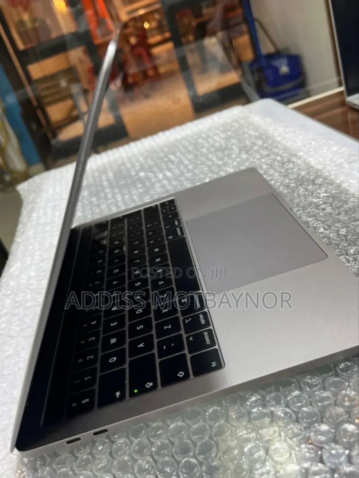 New Laptop Apple MacBook Pro 2019 8GB Intel Core I5 SSD 128GB