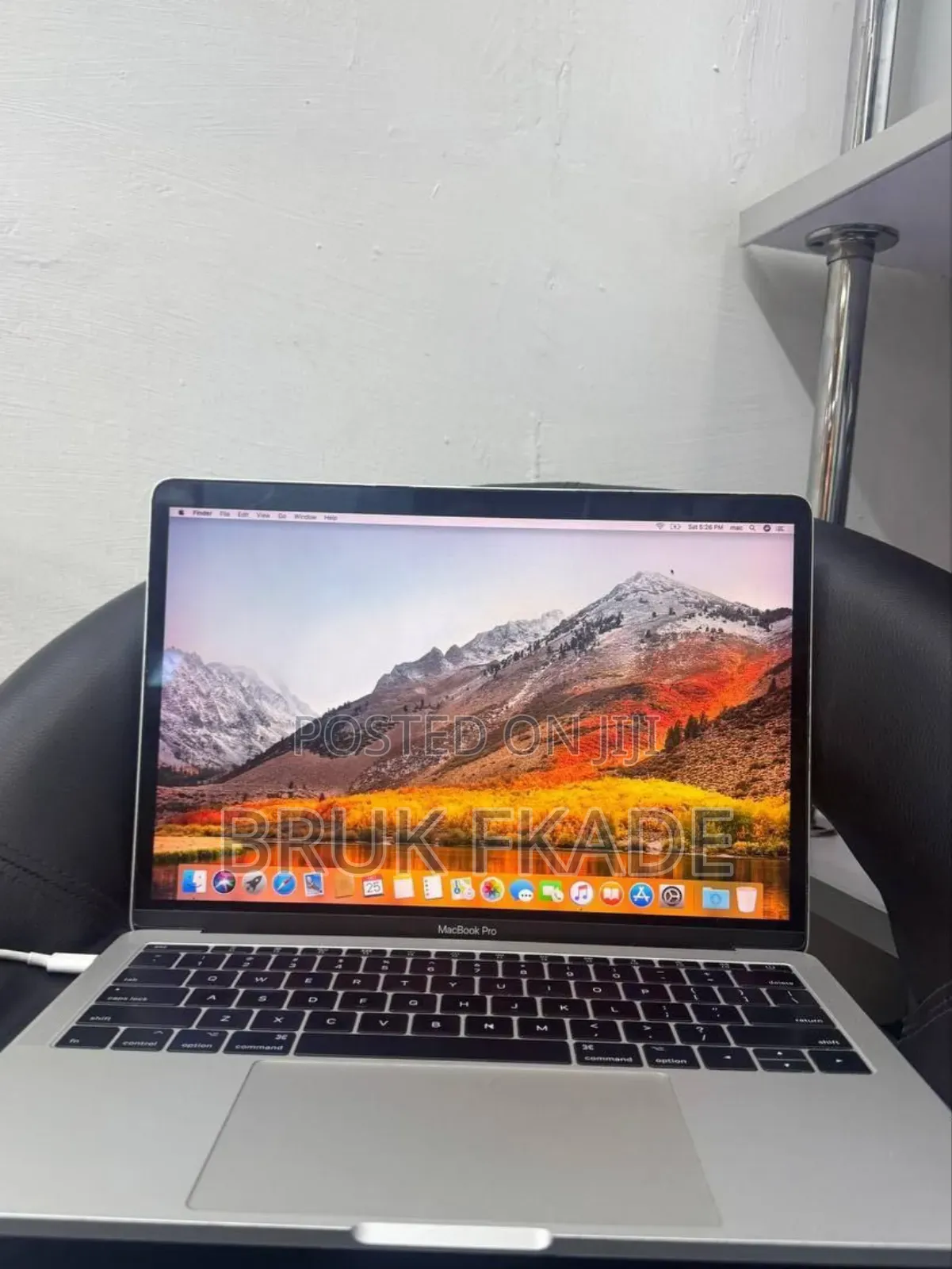 New Laptop Apple MacBook Pro 2017 8GB Intel Core I5 SSD 256GB
