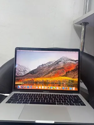 New Laptop Apple MacBook Pro 2017 8GB Intel Core I5 SSD 256GB