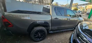 New Toyota Hilux 2025 Green