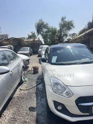 Suzuki Swift 2022 White