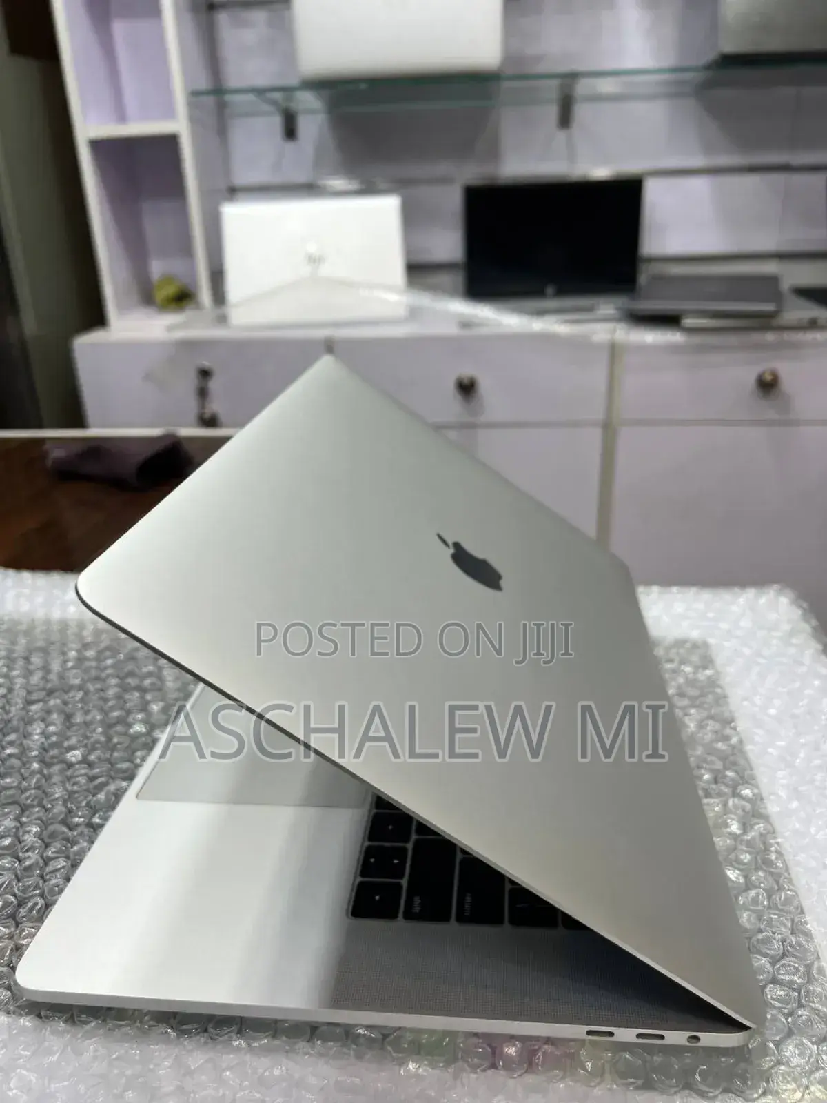 New Laptop Apple MacBook Pro 2017 16GB Intel Core I7 SSD 256GB