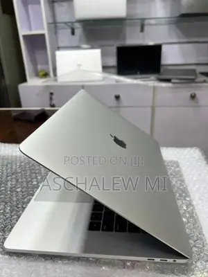 New Laptop Apple MacBook Pro 2017 16GB Intel Core I7 SSD 256GB