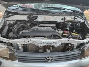 Toyota HiAce 2006 Silver