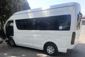 Toyota HiAce 2015
