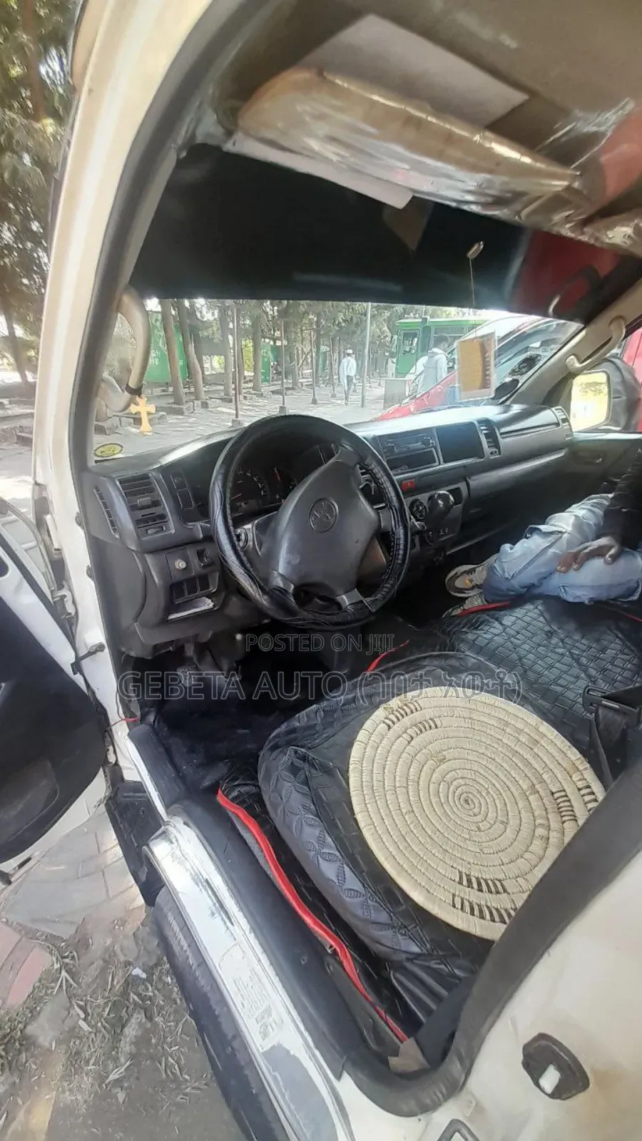 Toyota HiAce 2015