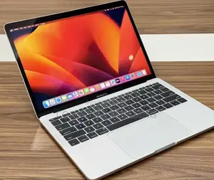 New Laptop Apple MacBook Pro 2017 16GB Intel Core i7 SSD 512GB
