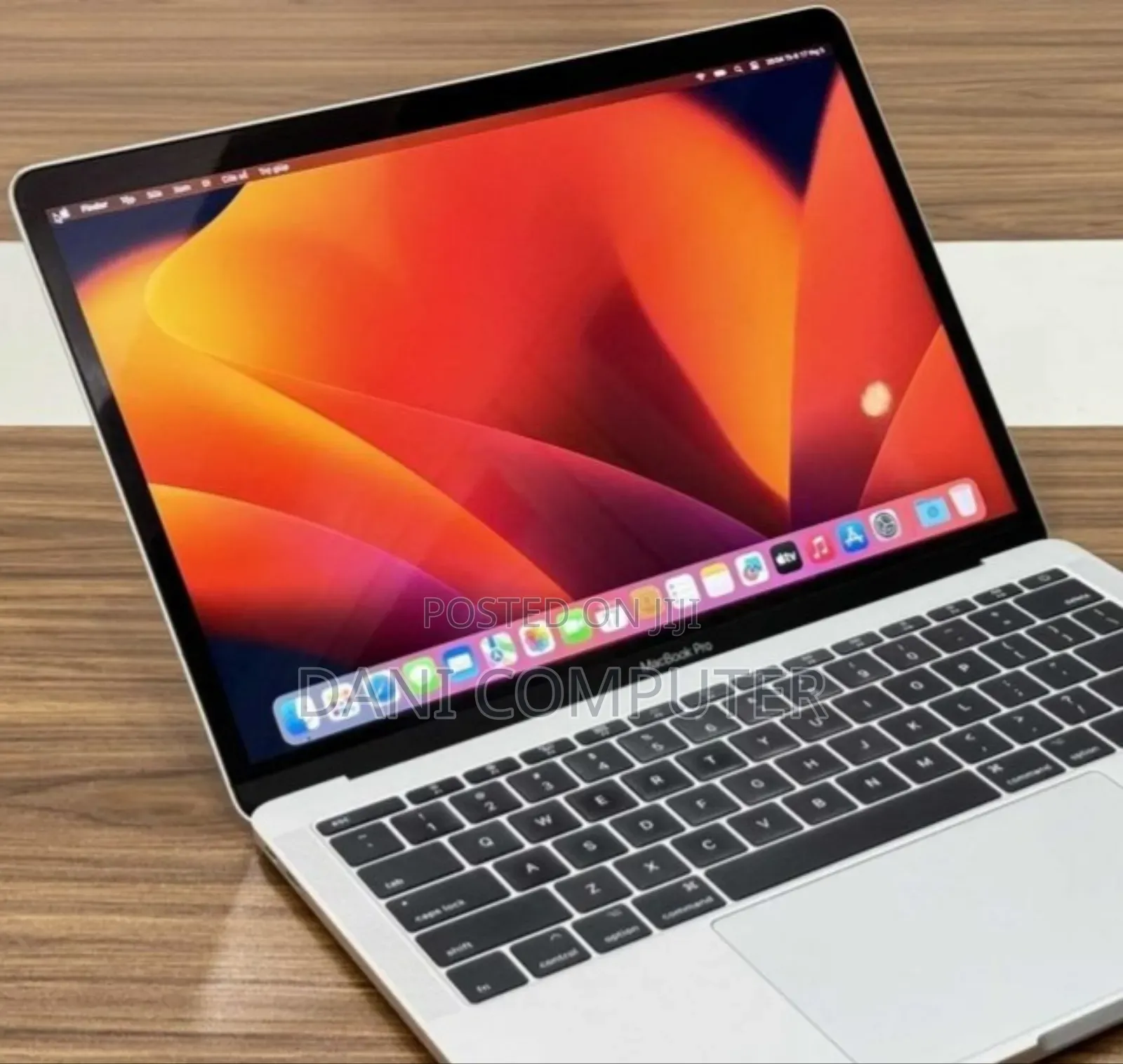 New Laptop Apple MacBook Pro 2017 16GB Intel Core i7 SSD 512GB