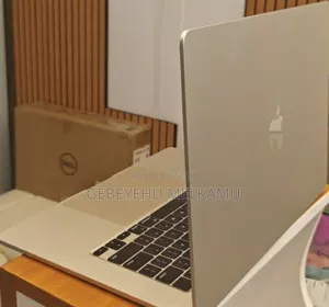 New Laptop Apple MacBook Air 2024 M3 15-Inch 8GB Apple M3 SSD 256GB