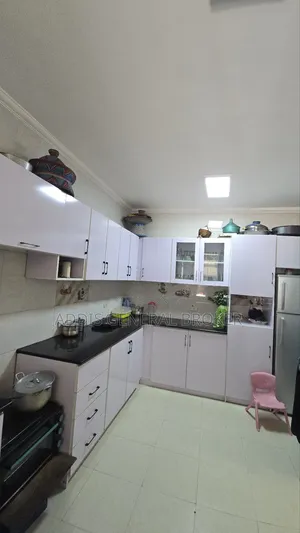 5bdrm House in ለቡ, Nifas Silk-Lafto for sale