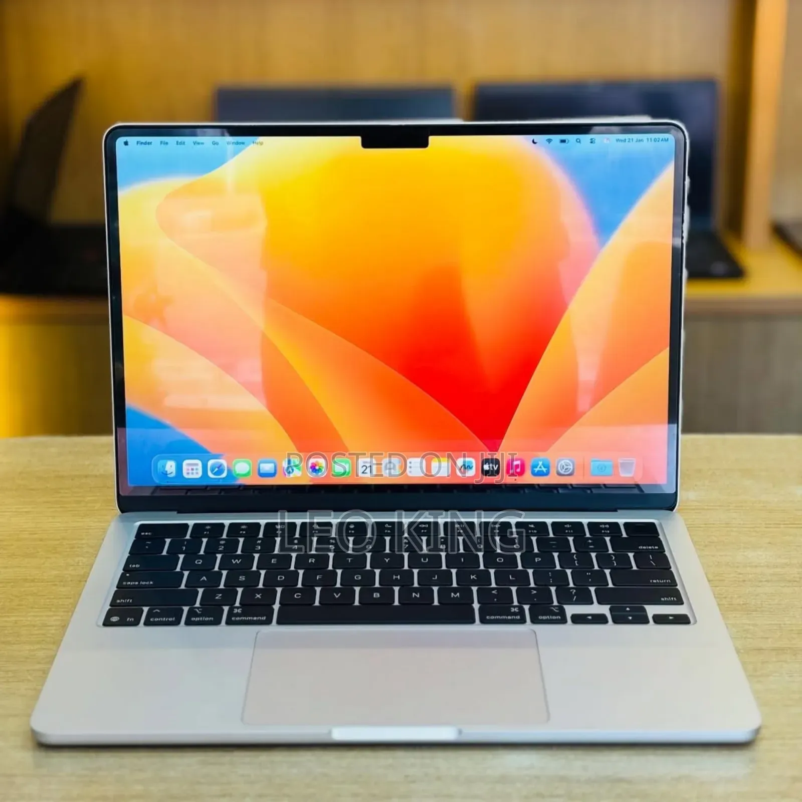 New Laptop Apple MacBook Air 2025 M4 13-Inch 16GB Apple M4 SSD 256GB