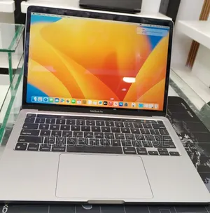 New Laptop Apple MacBook Pro 2020 M1 8GB Apple M1 Pro SSD 256GB