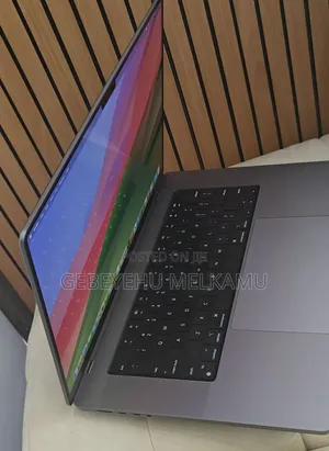 New Laptop Apple MacBook Pro 2021 M1 32GB Apple M1 SSD 512GB