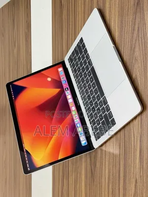 New Laptop Apple MacBook Pro 2017 16GB Intel Core i7 SSD 512GB