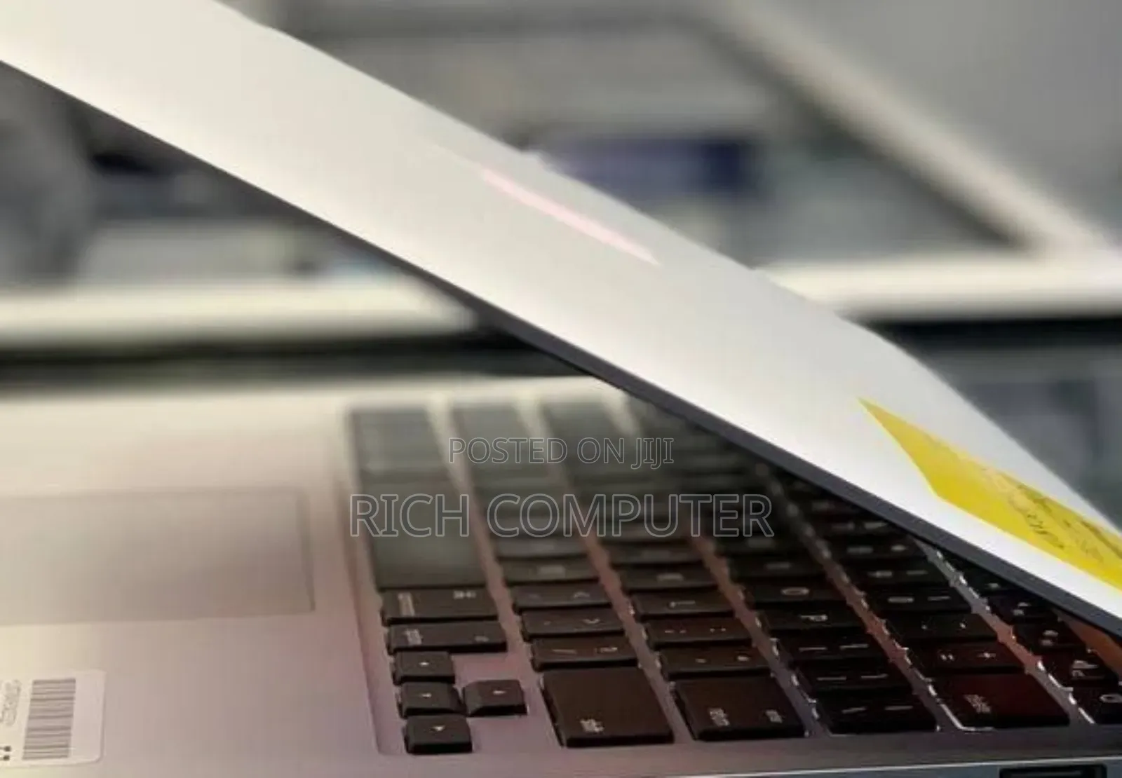 New Laptop Apple MacBook Pro 2015 16GB Intel Core i7 SSD 256GB