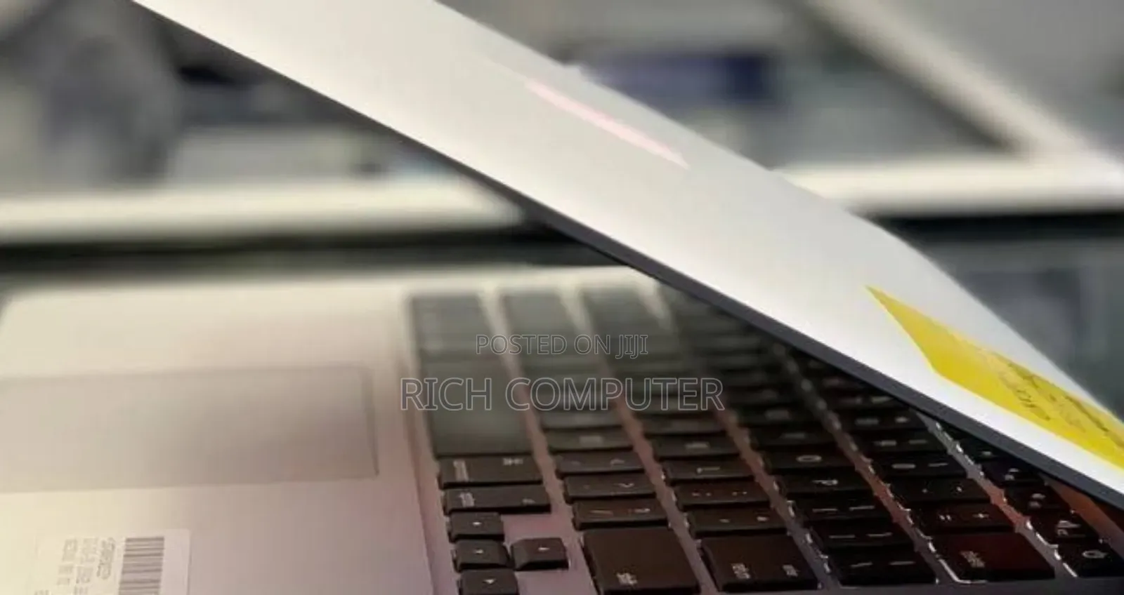 New Laptop Apple MacBook Pro 2015 16GB Intel Core i7 SSD 256GB