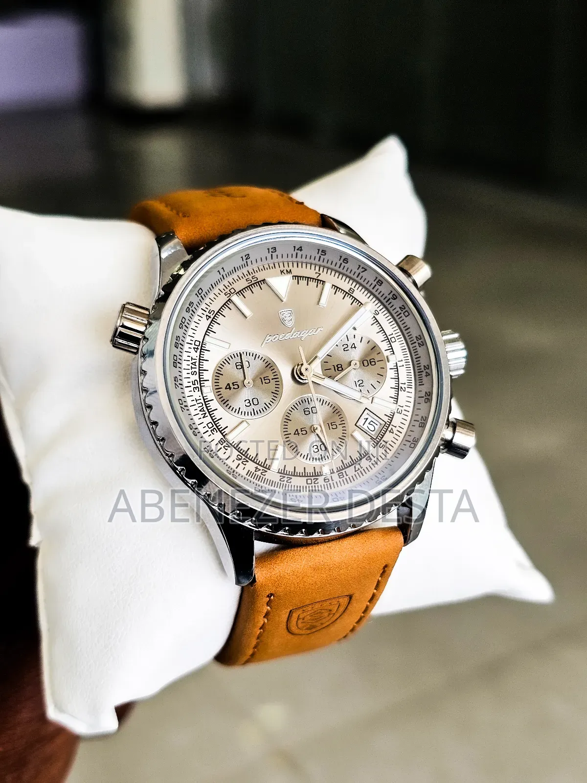 Poedagar Chronograph Wristwatch Featuring a Champagne Dial