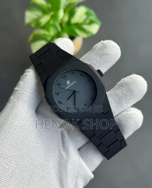 አይን ውስጥ የሚገባ Audemars Piguet Men’S Matte Black Arabic Dial