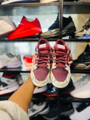 Nike Dunk Low Premium ’Valentine'sday'fashion Sneaker