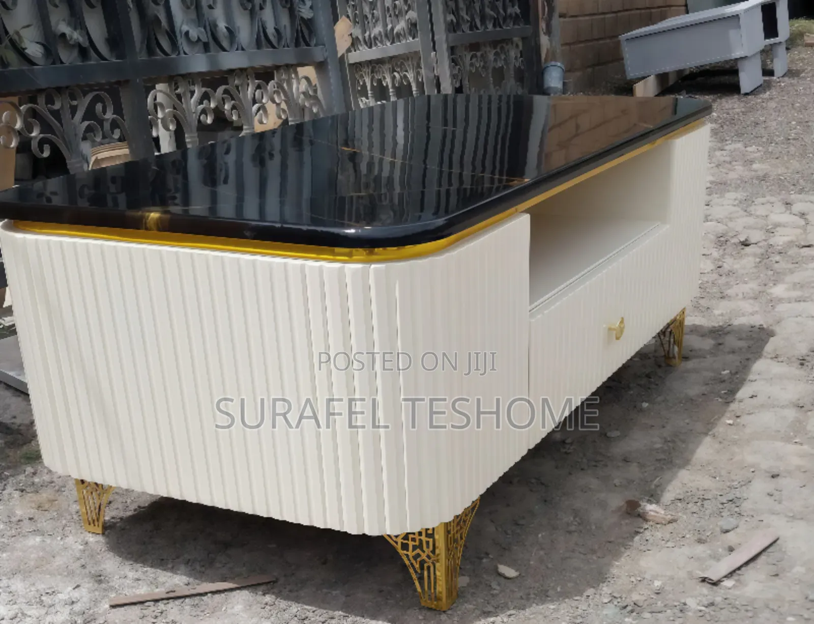 ዘመናዊ ሴንተር ጠረጴዛዎች | Epoxy-Made Center Tables