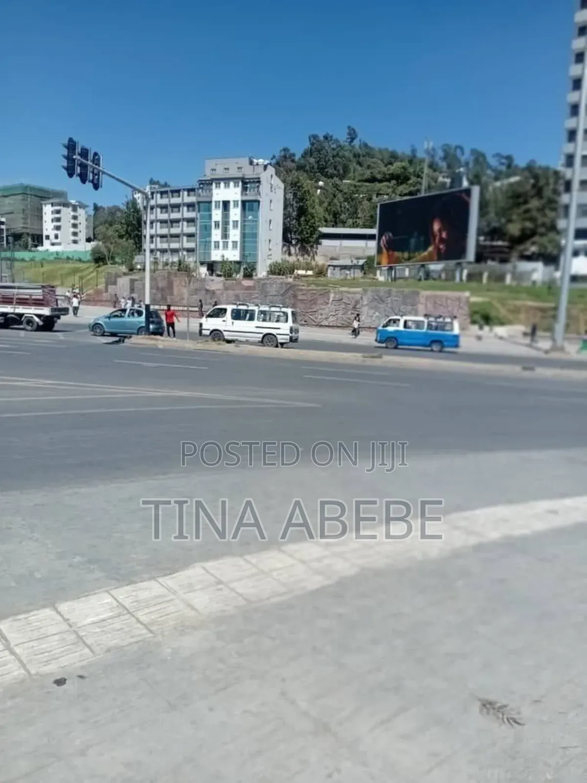 አስቸካይ የሚሸጥ የንግድ ህንፃ ባንክ እዳ አለበት