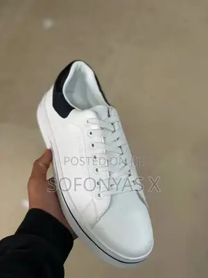 Tommy Hilfiger Flat