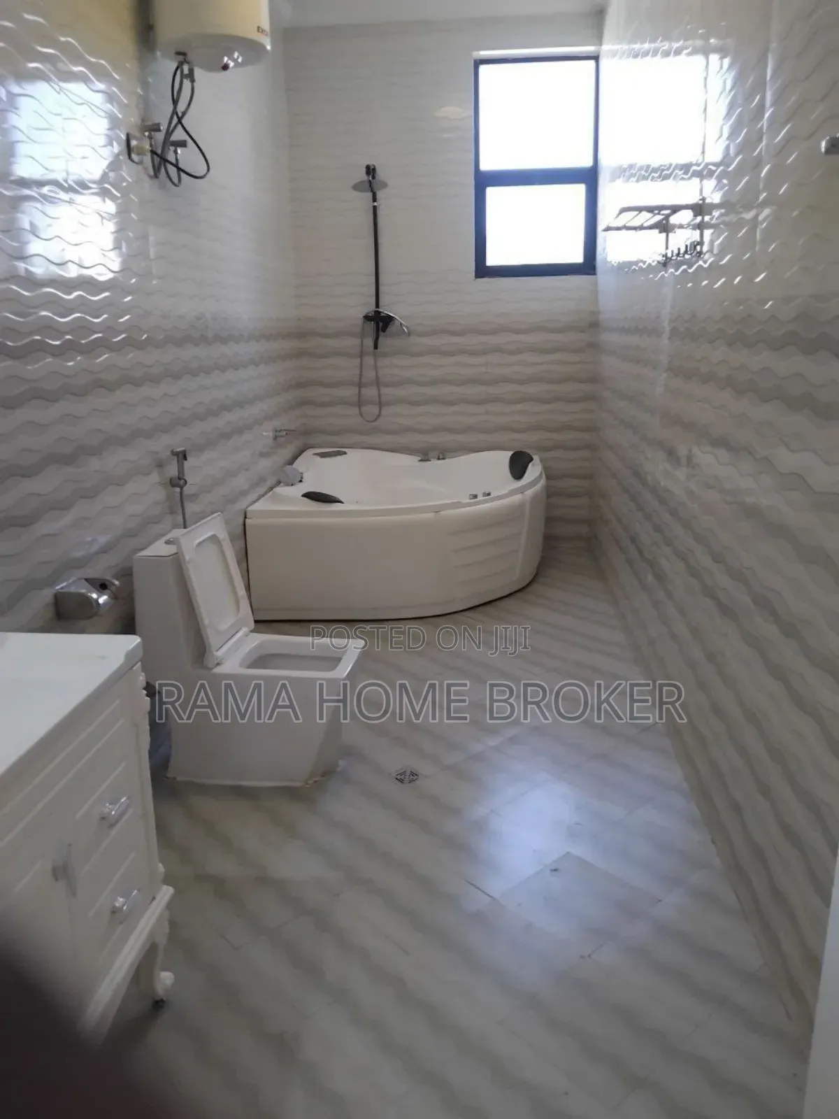 Furnished 4bdrm Villa in ዘመናዊ ቪላ መሀል ወሰን ላይ, Yeka for sale