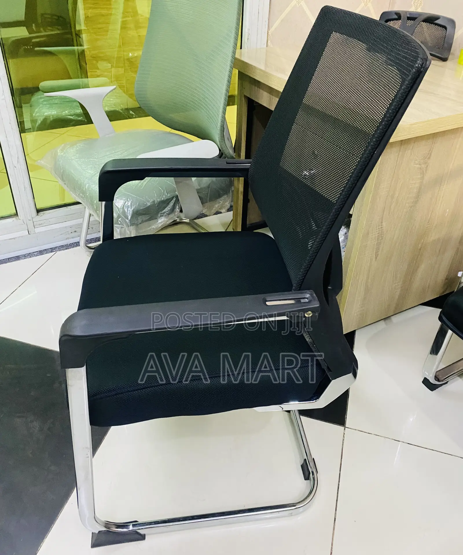 U-Leg Guest Chair
