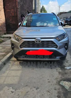Toyota RAV4 2021 Silver