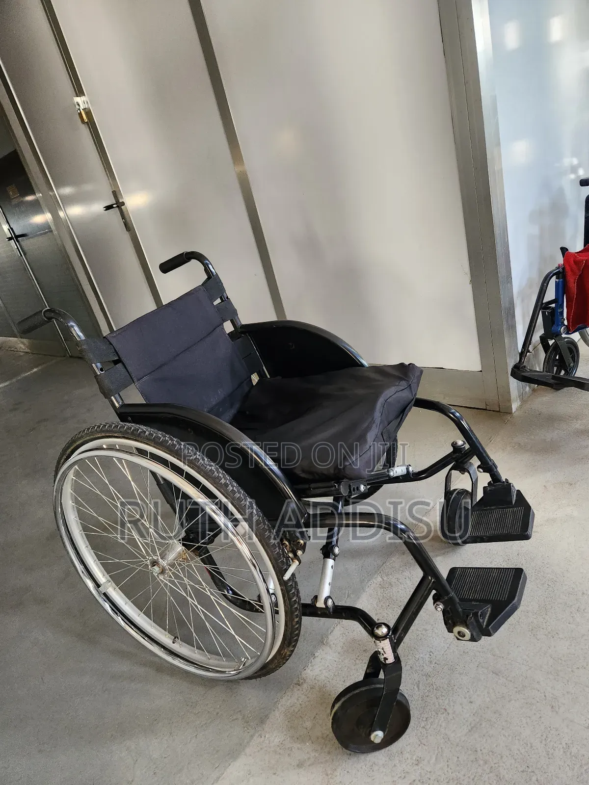 የአውሮፓ Ergonomic Folding Manual Wheelchair for Elderly and Ethiopia