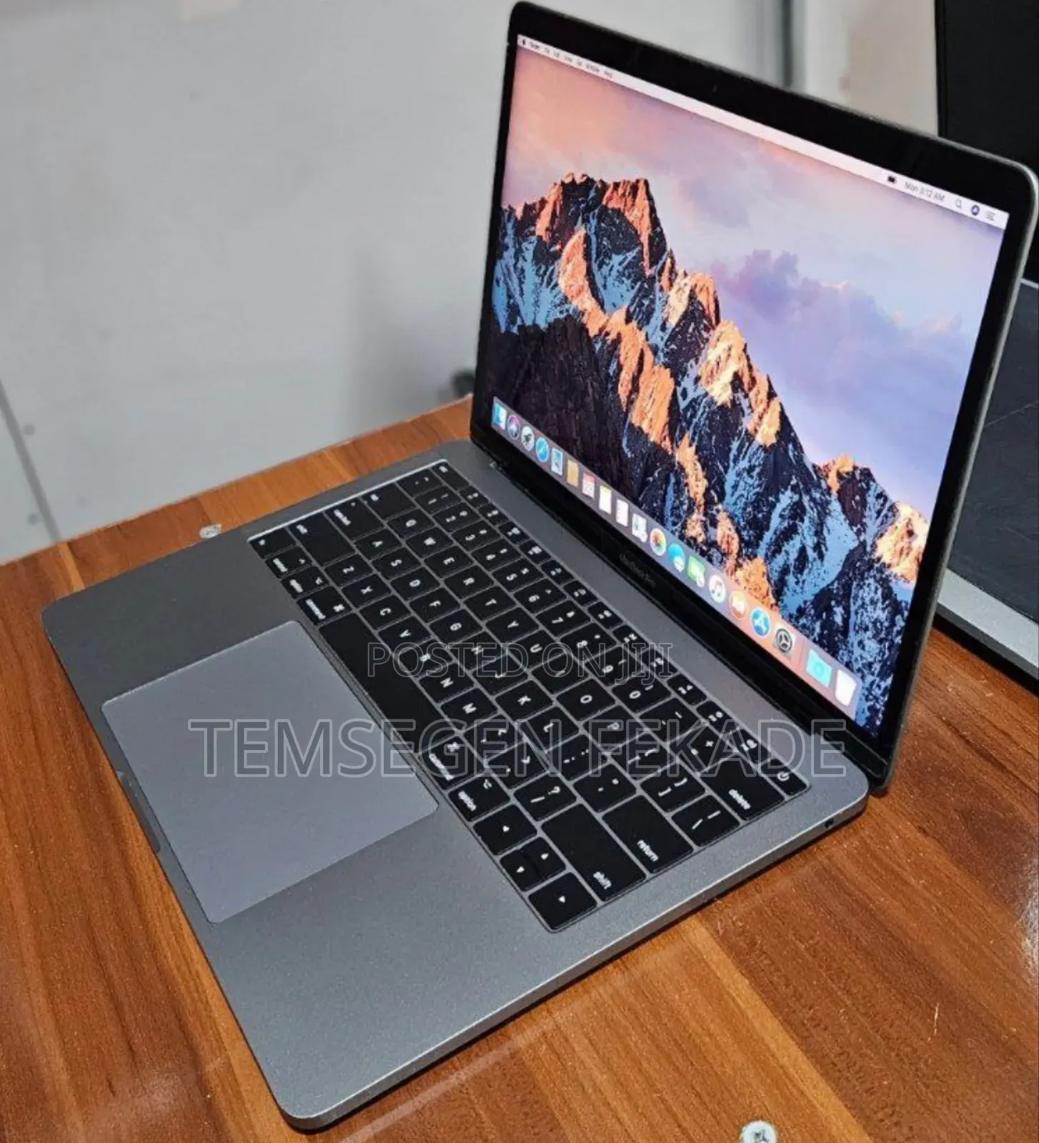 New Laptop Apple MacBook Pro 2017 8GB Intel Core i5 SSD 256GB