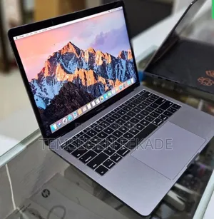 New Laptop Apple MacBook Pro 2017 8GB Intel Core i5 SSD 256GB