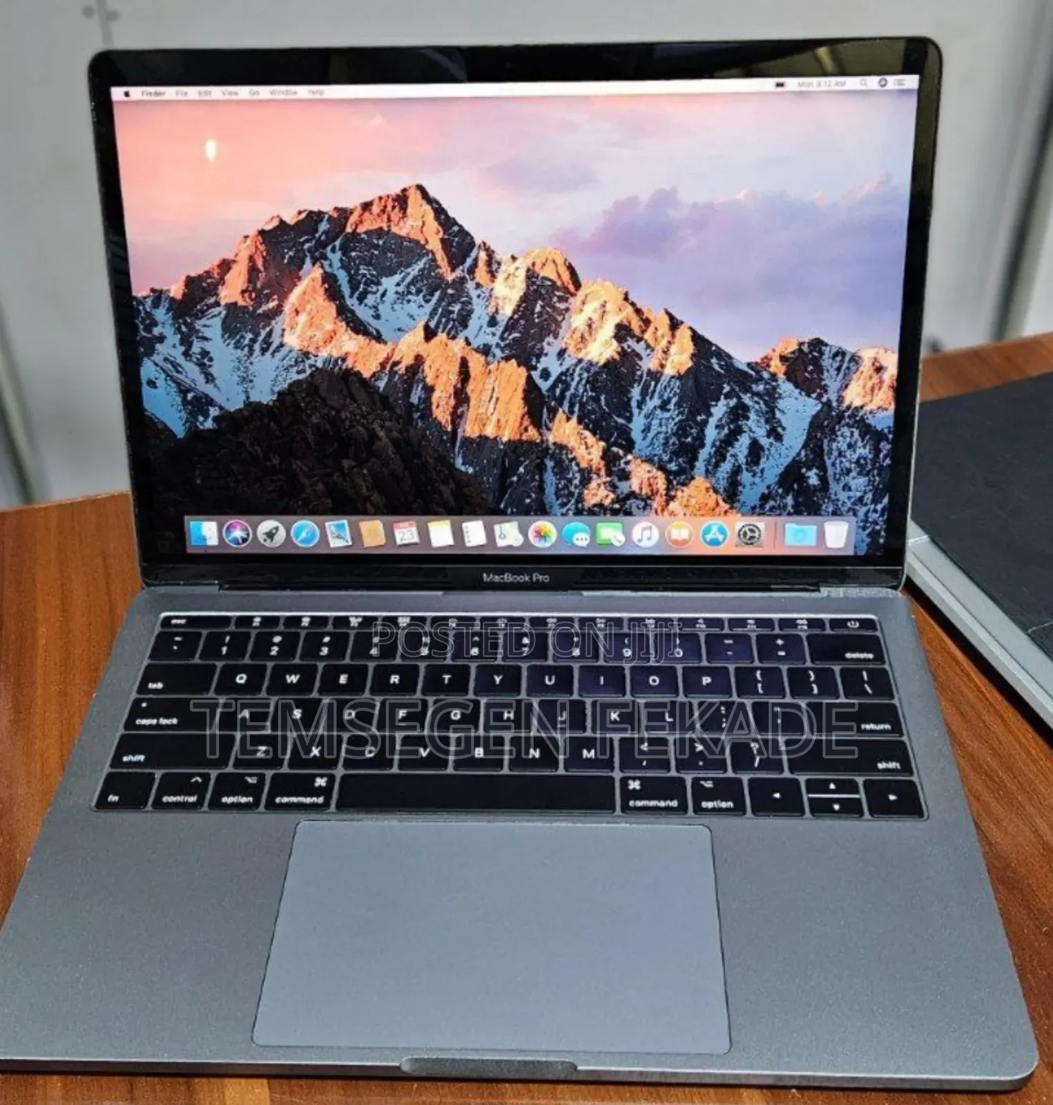 New Laptop Apple MacBook Pro 2017 8GB Intel Core i5 SSD 256GB