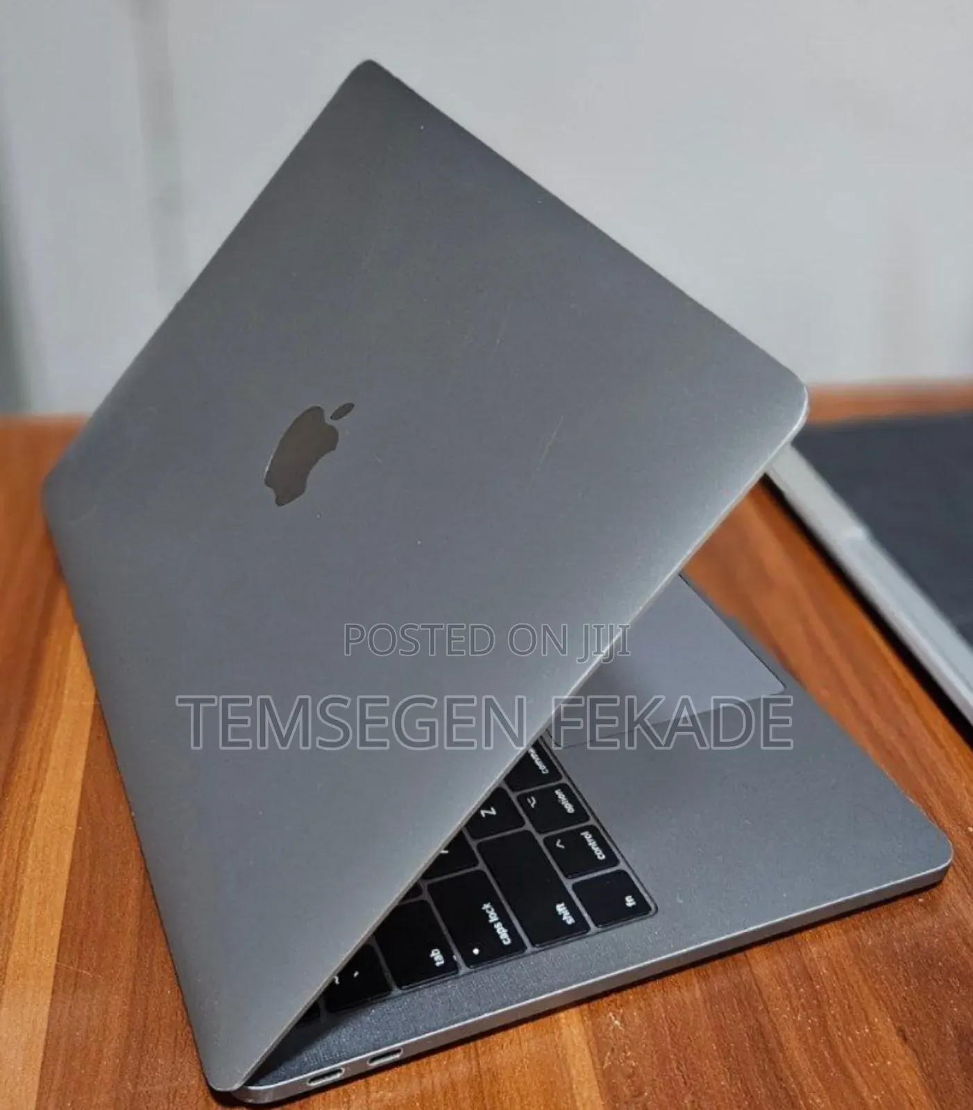 New Laptop Apple MacBook Pro 2017 8GB Intel Core i5 SSD 256GB