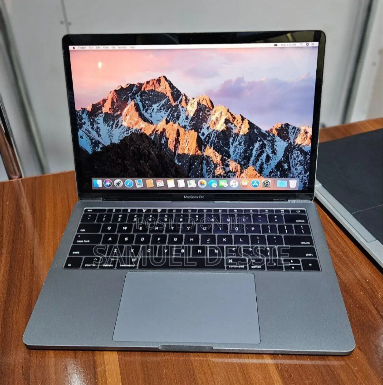New Laptop Apple MacBook Pro 2017 8GB Intel Core i5 SSD 256GB