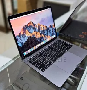 New Laptop Apple MacBook Pro 2017 8GB Intel Core i5 SSD 256GB