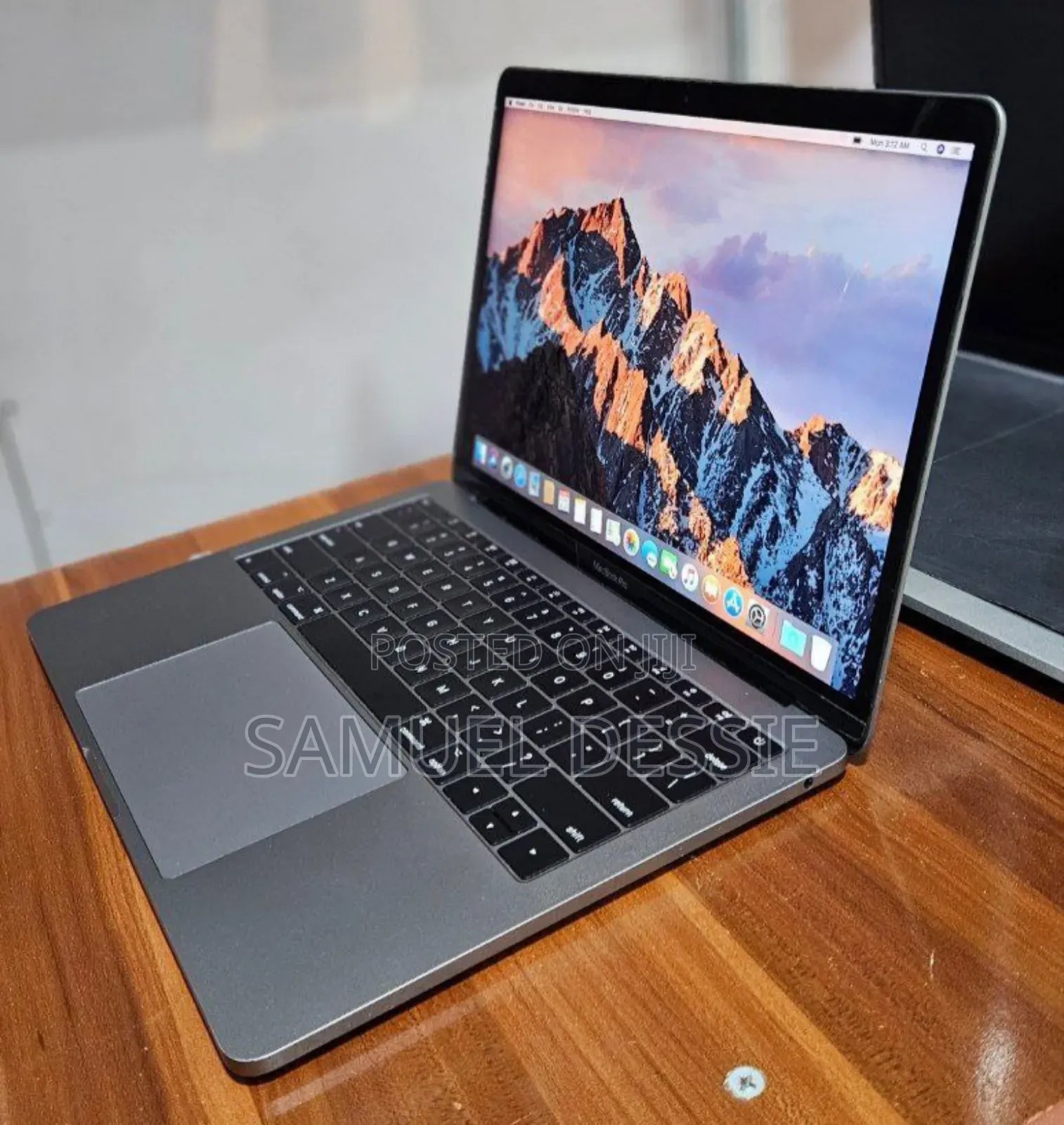 New Laptop Apple MacBook Pro 2017 8GB Intel Core i5 SSD 256GB